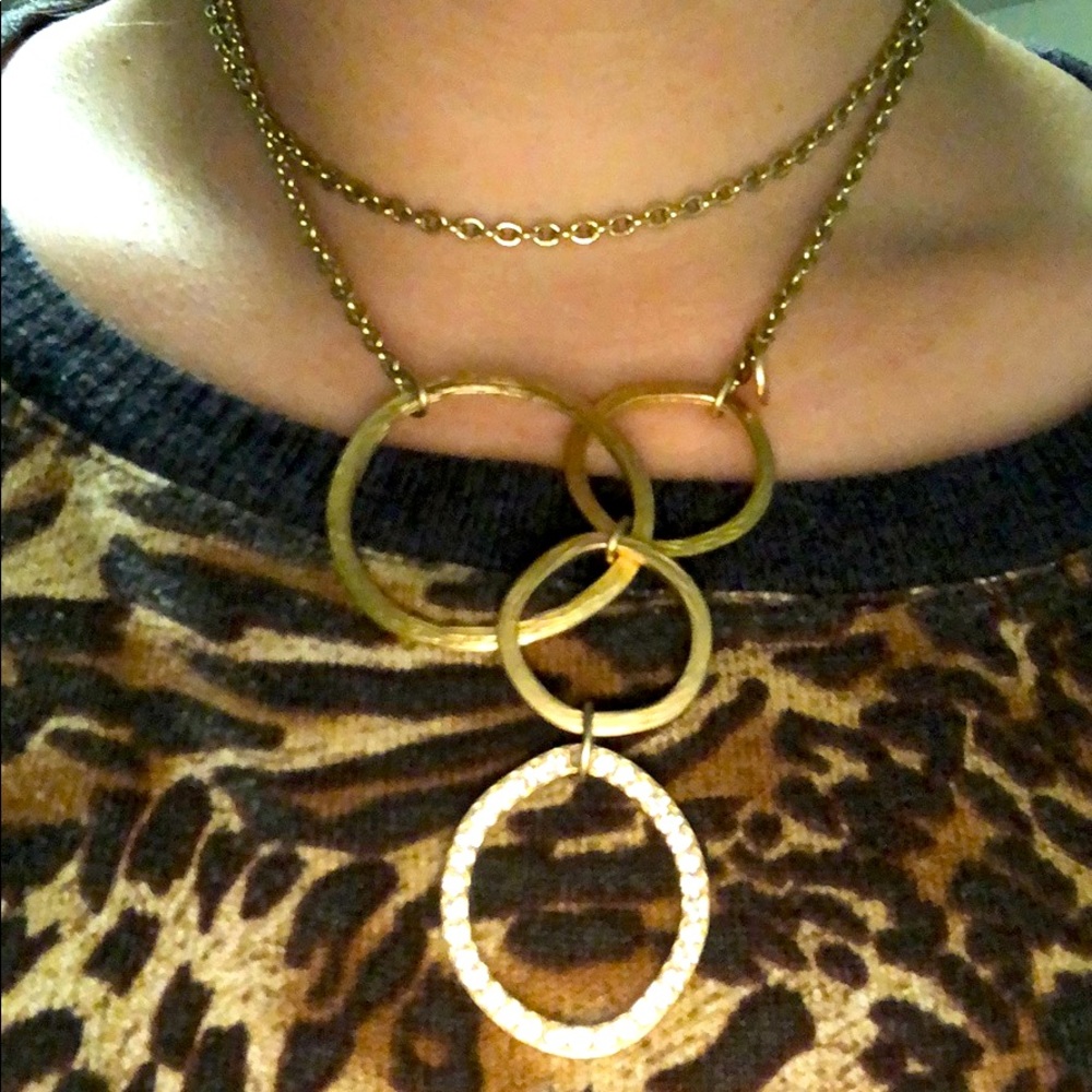 2/$25 Chico’s Geometric gold tone chain host pick!